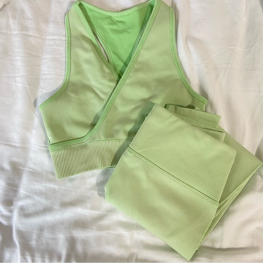 Fabletics Aloe Green Ribbed Sports Bra and Leggings Set 🌿